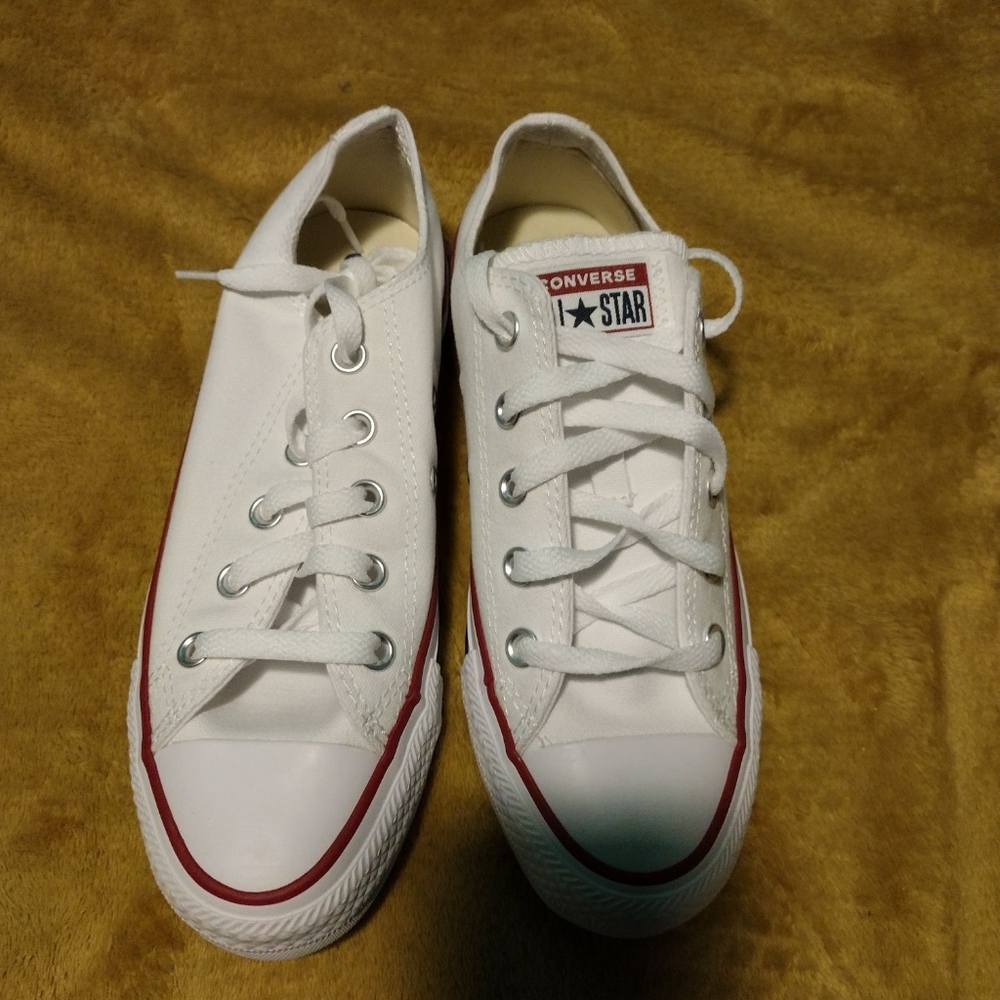 White converse low top